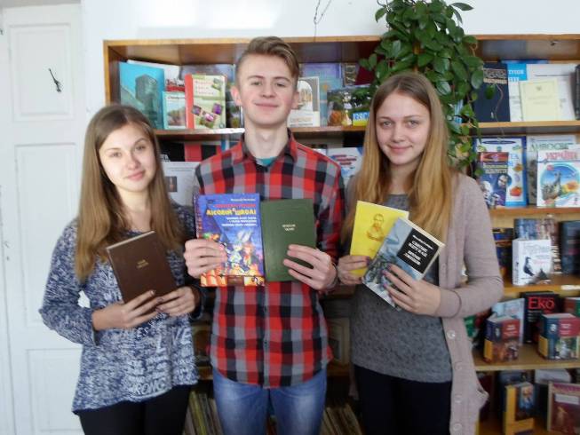 Ізяславський район. Креативне вирішення питання поповнення бібліотечного фонду школи