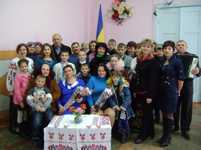 Шепетівський район. Трьом жителькам району вручили посвідчення «Мати-героїня»