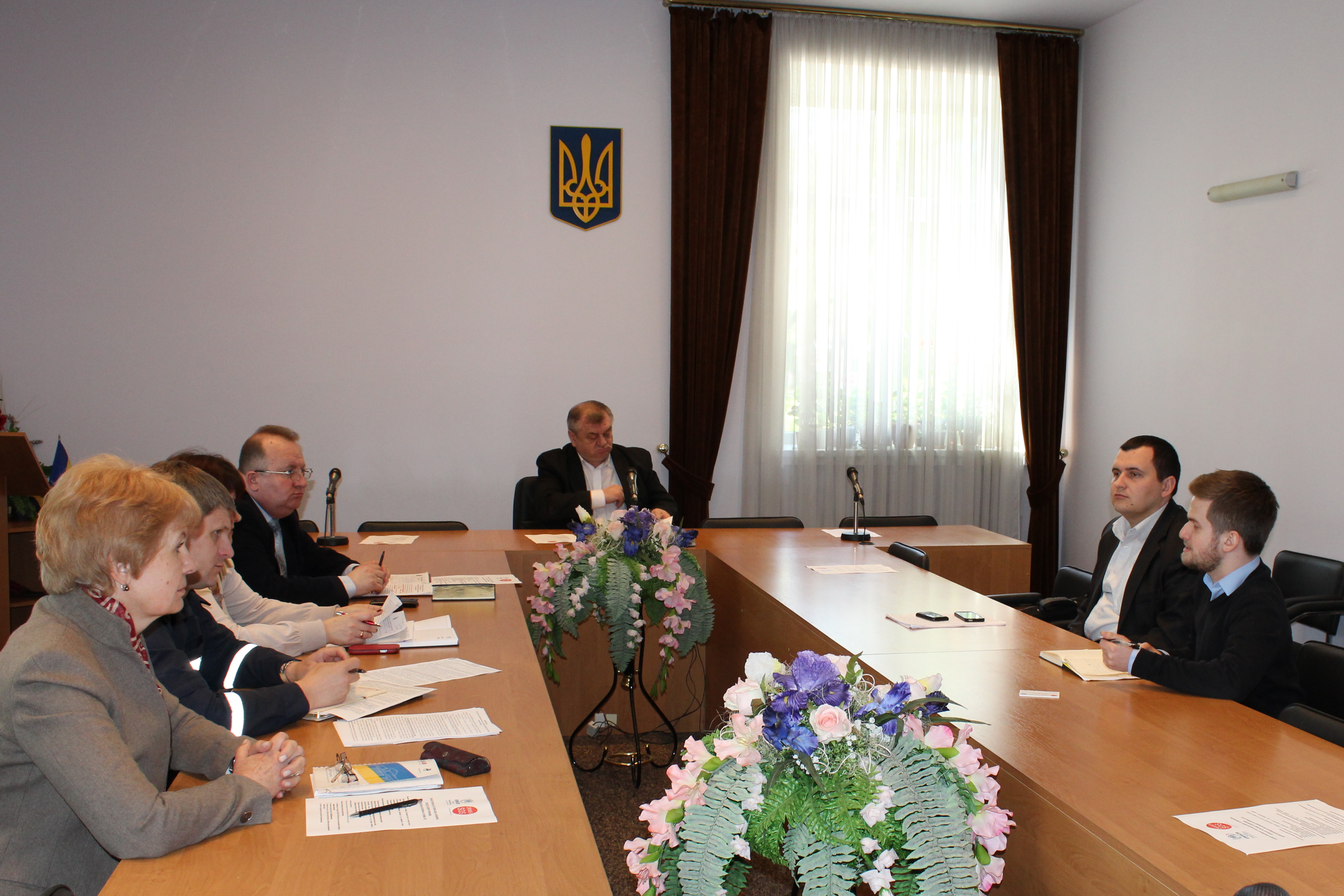 В облдержадміністрації відбулася зустріч з представниками громадської організації “КримSOS”