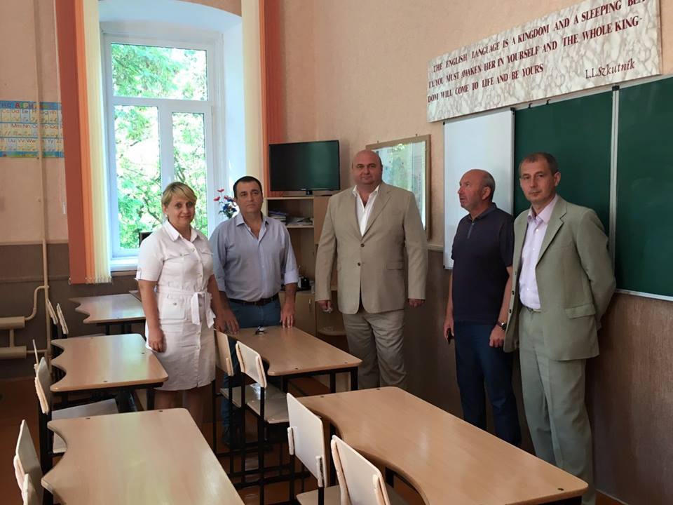 Повноцінне функціонування навчальних закладів області – запорука щасливого майбутнього молодого покоління