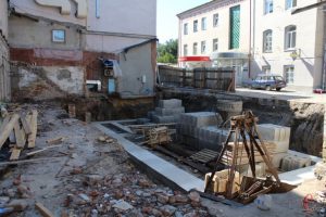 _Skandalne_budivnictvo_na_teritoriyi_Hmelnickoyi_muzshkoli_prizupineno_1_2016_07_14_07_33_45