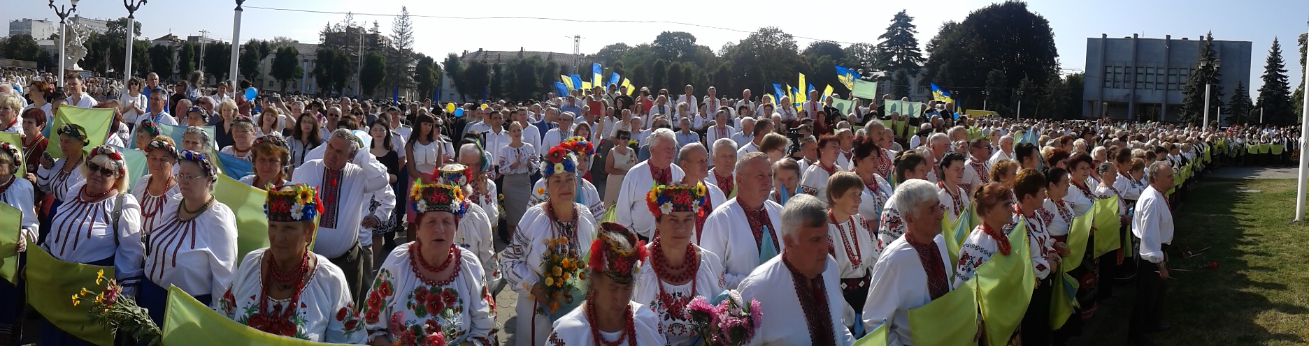 Нехай наш прапор майорить у мирній Україні!