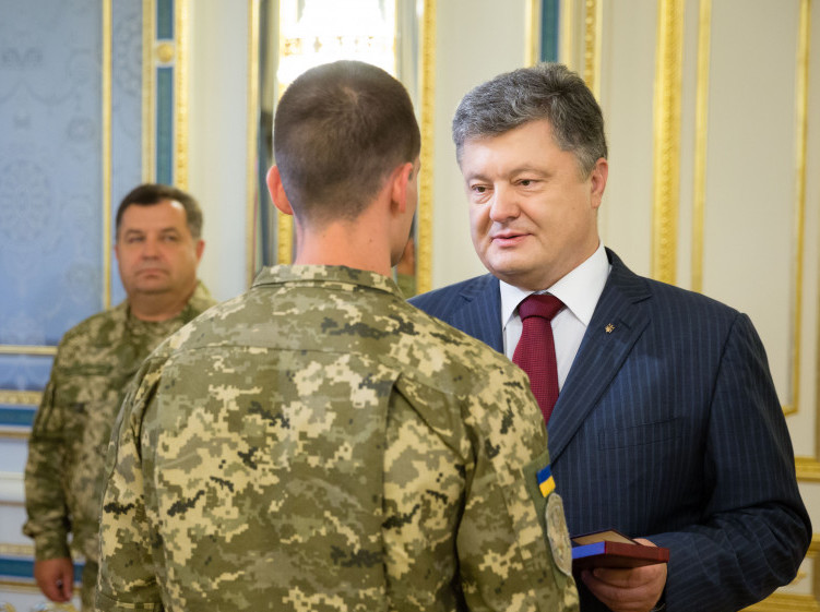 Бійці 8 окремого полку спеціального призначення отримали державні нагороди