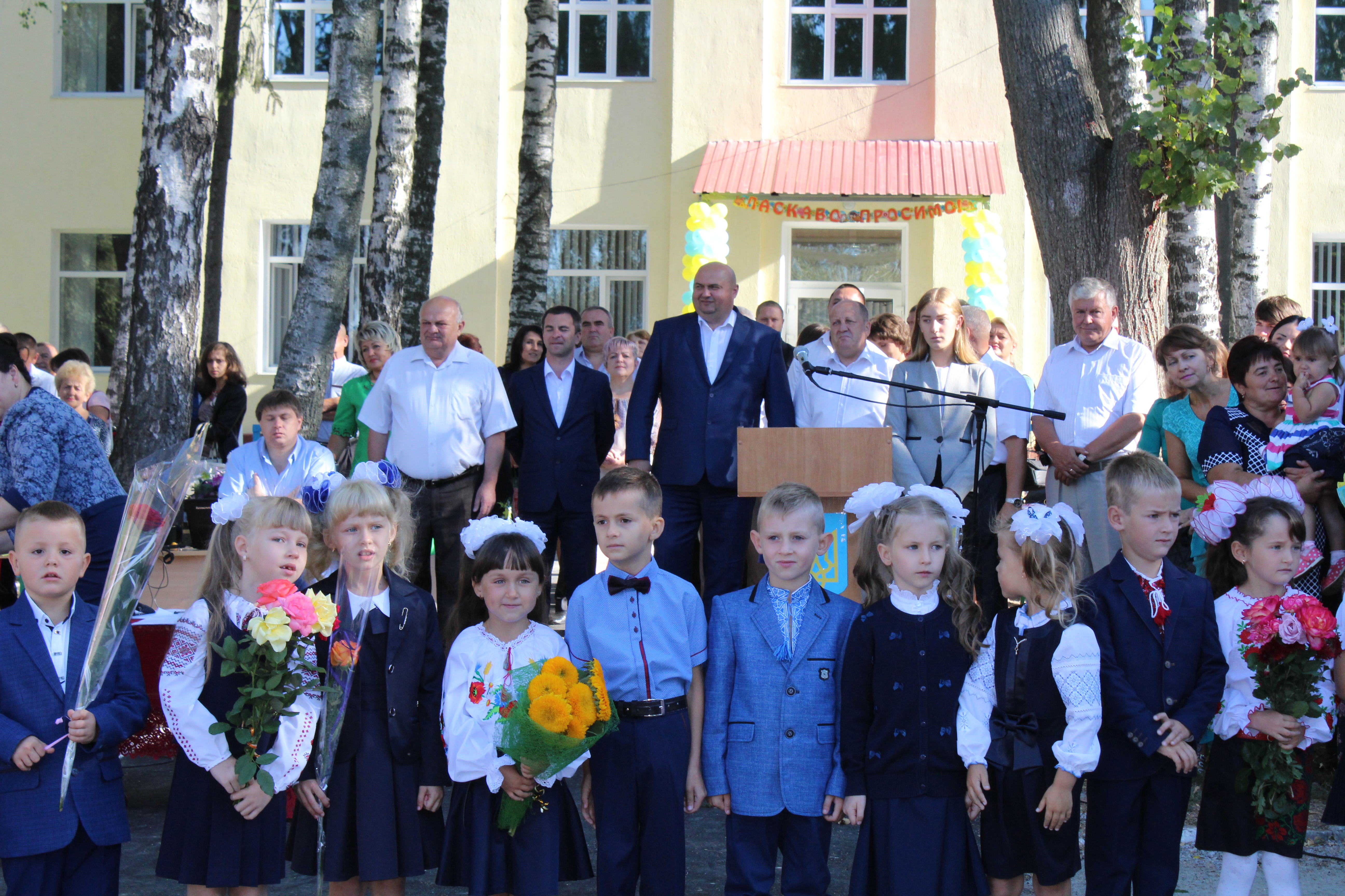 На Хмельниччині перший дзвоник пролунав для 14 тисяч першачків
