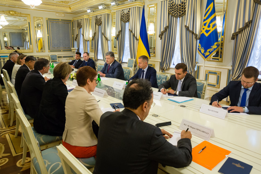 Президент провів зустріч з послами країн «Великої сімки» та ЄС