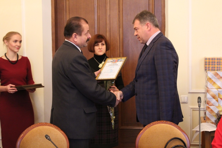 Працівники автомобільного транспорту і дорожнього господарства приймали вітання