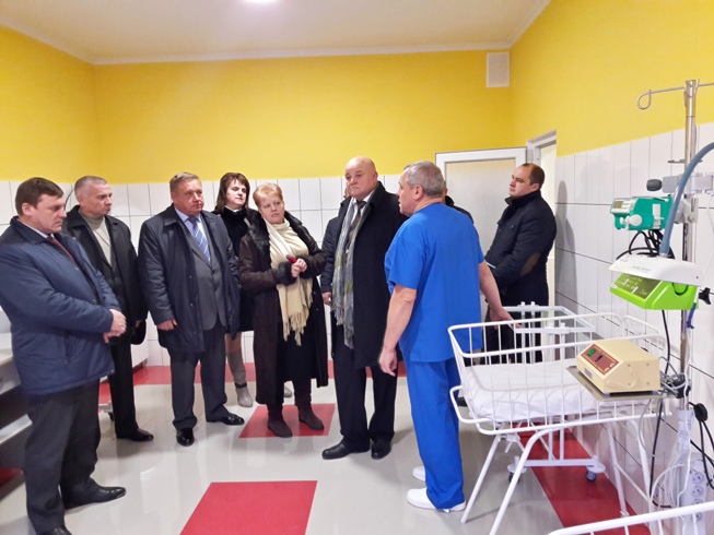 Обласні чиновники відвідали окремі відновлені корпуси та відділення Дунаєвецької ЦРЛ