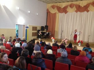 Творчі колективи Хмельниччини День Гідності та Свободи відзначали на Сході України