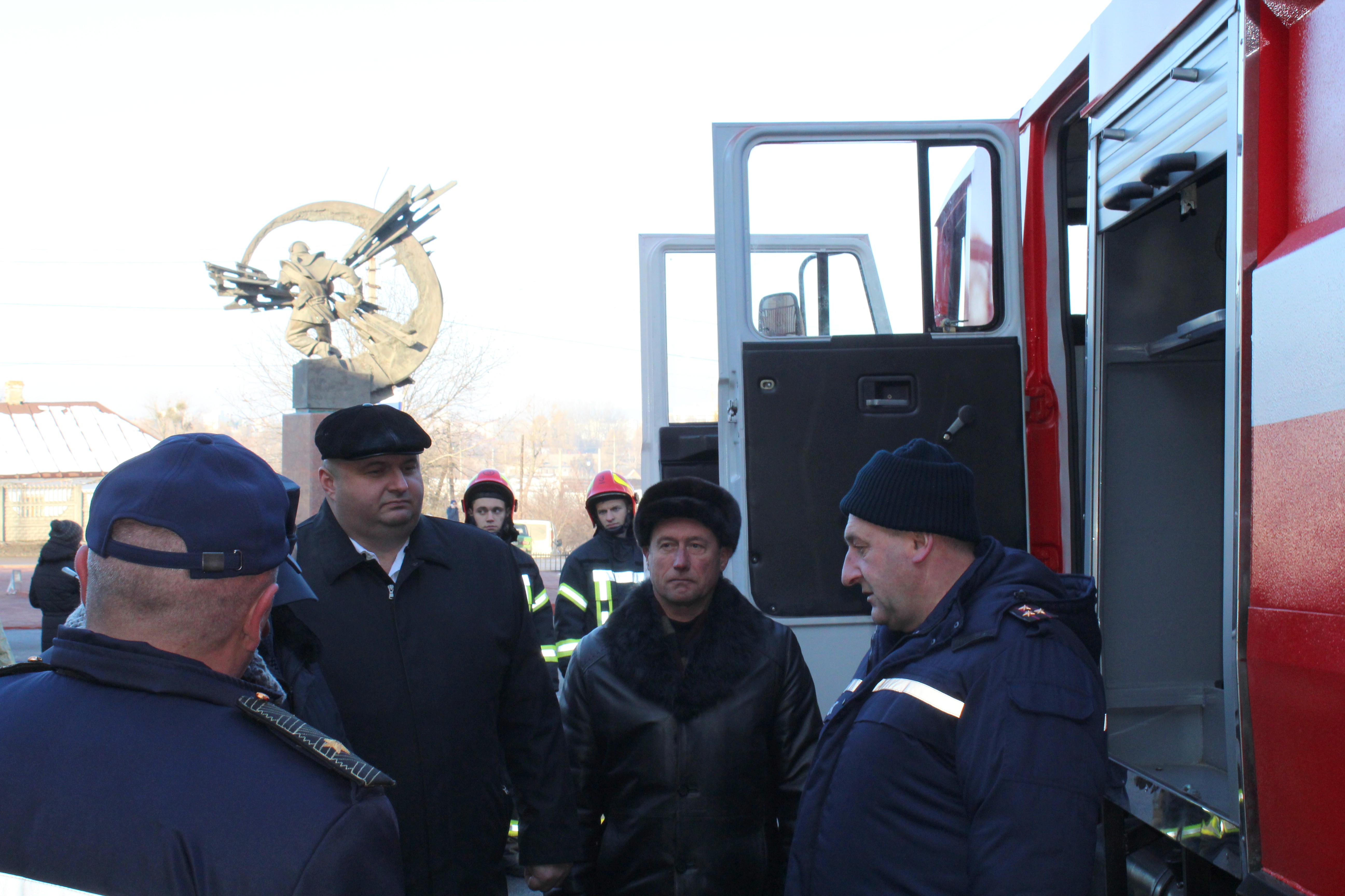 Хмельницькі рятувальники отримали нову пожежно-рятувальну техніку та обладнання