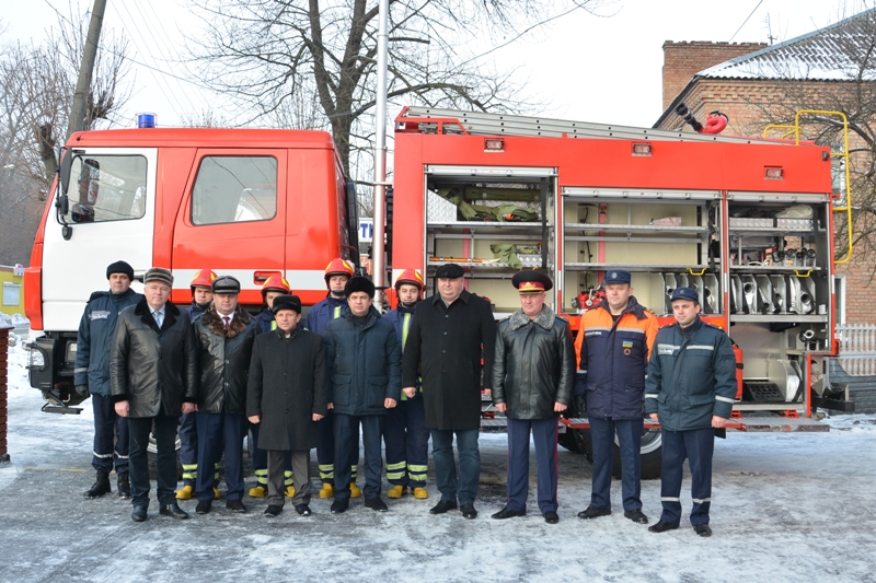 Олександр Корнійчук вручив ключі від автомобіля рятувальникам Старокостянтинівщини