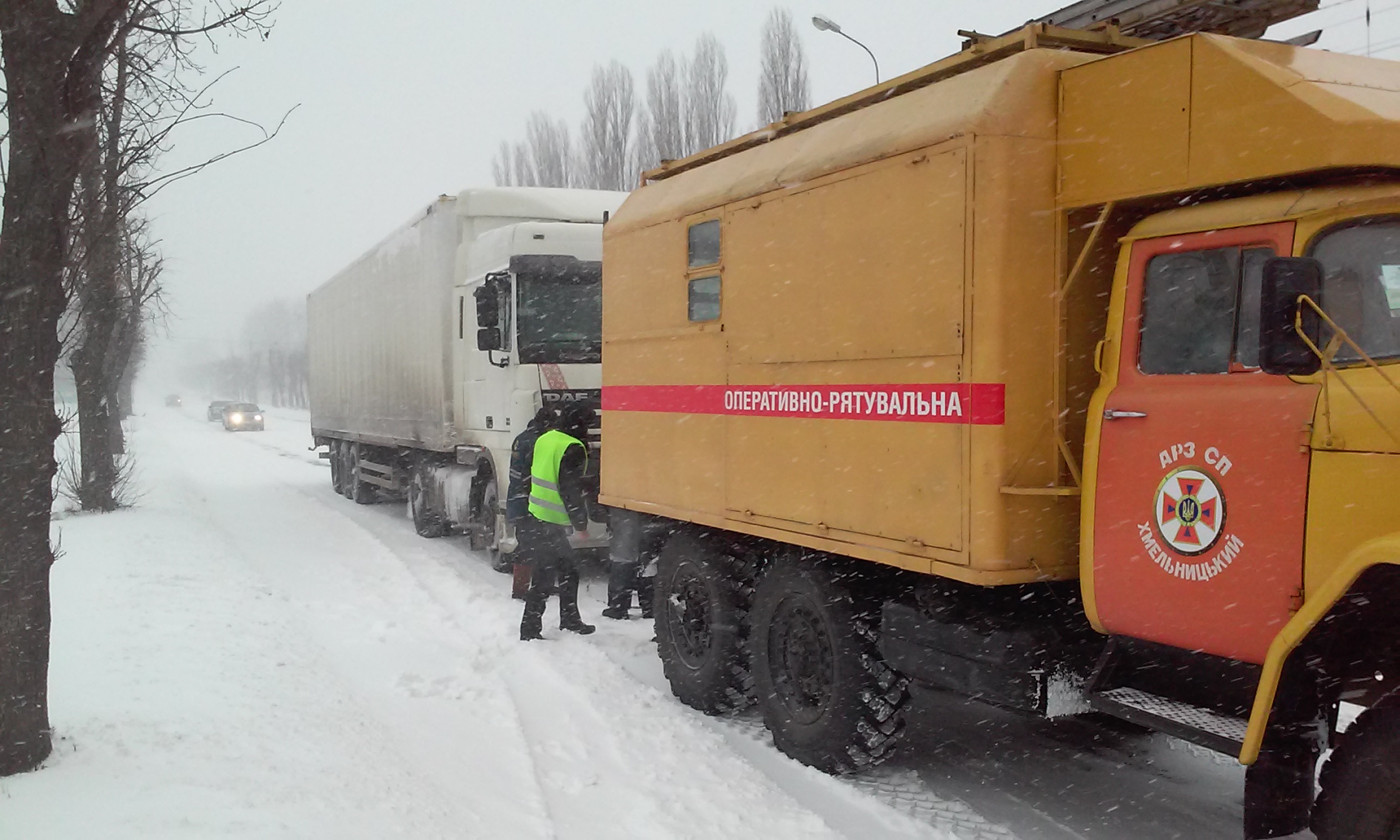 Хмельницька область: рятувальники продовжують ліквідовувати наслідки несприятливих погодних умов