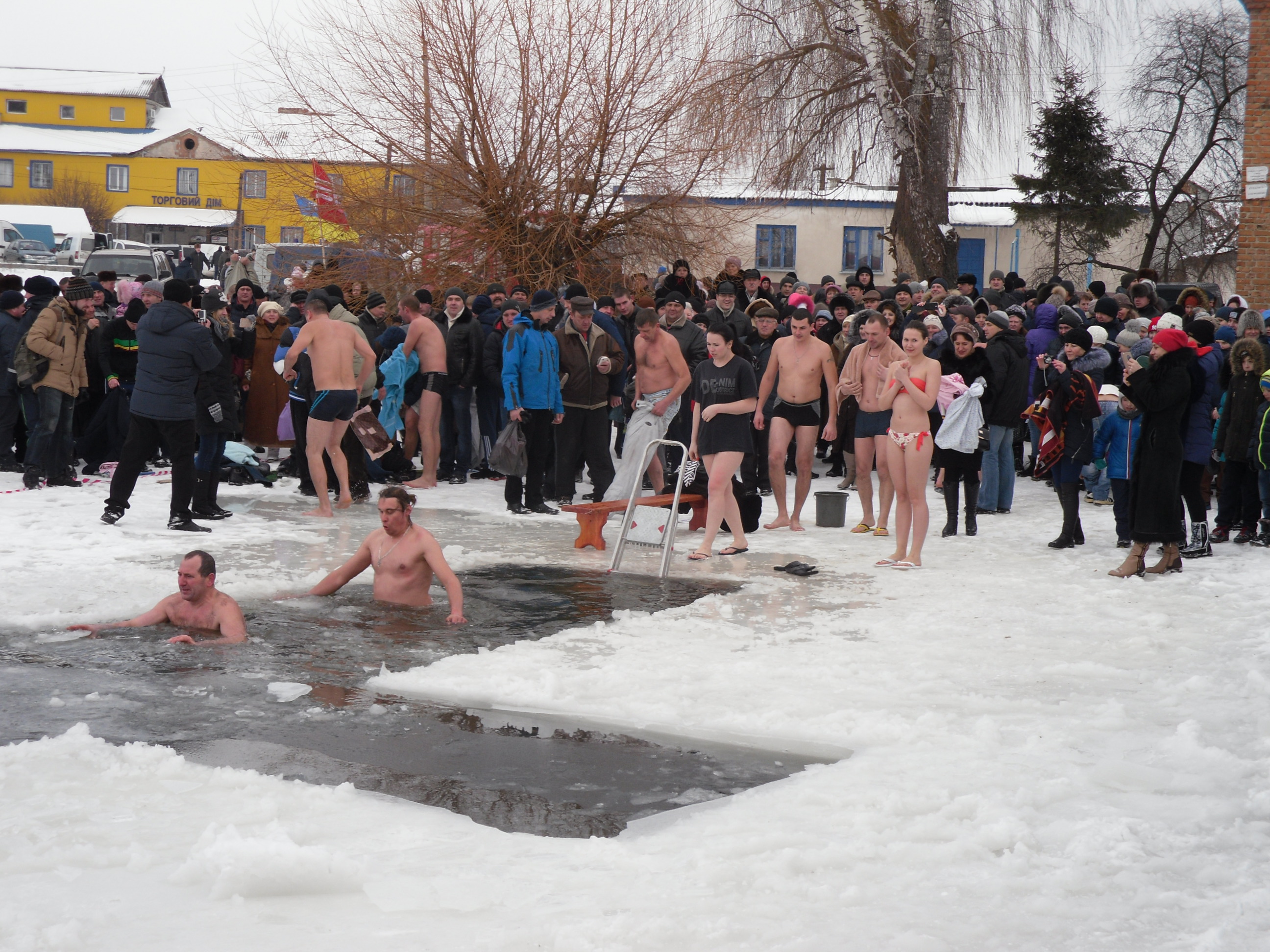 На Водохреща ізяславчани купалися в Горині