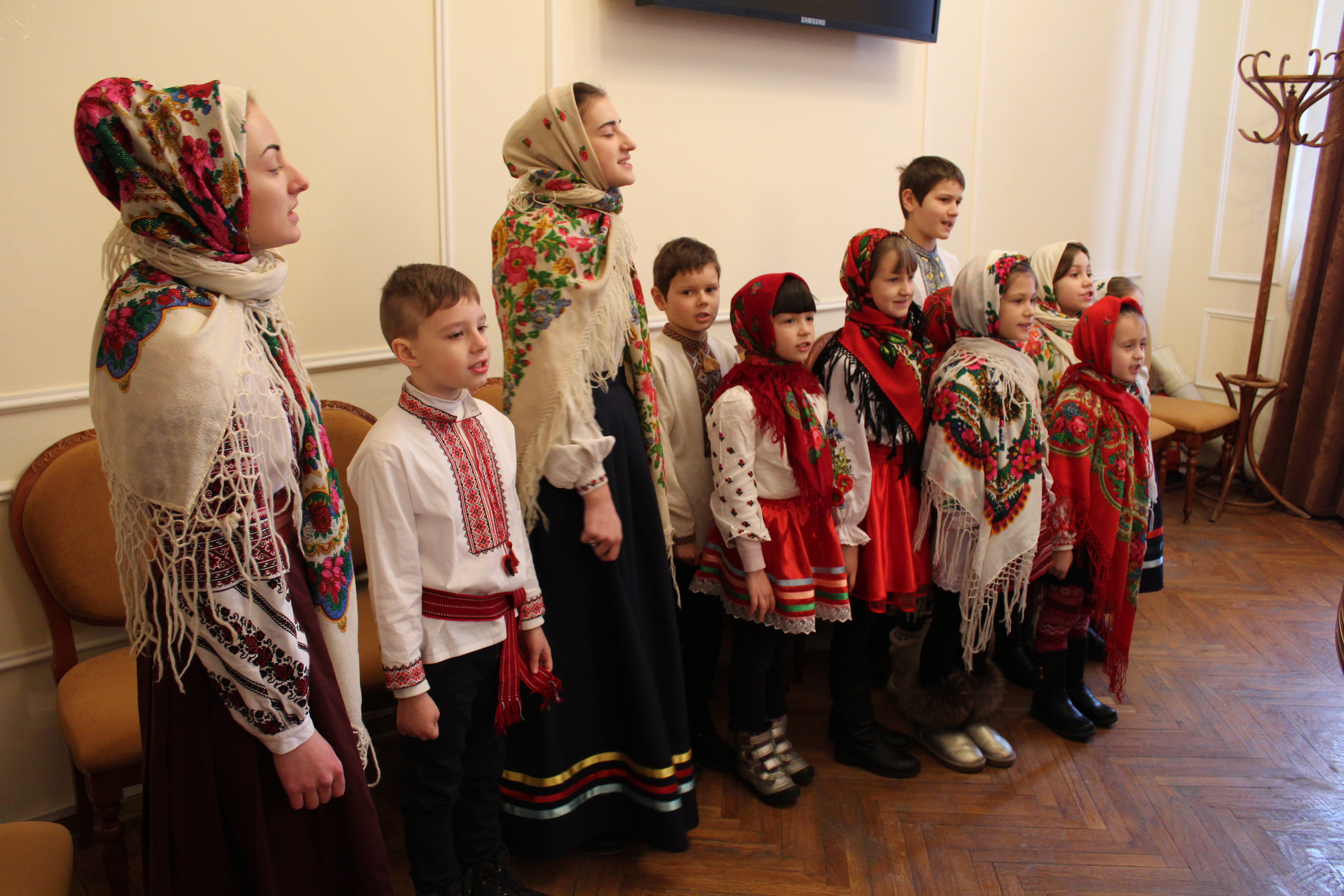 Маленькі колядники привітали зі святами