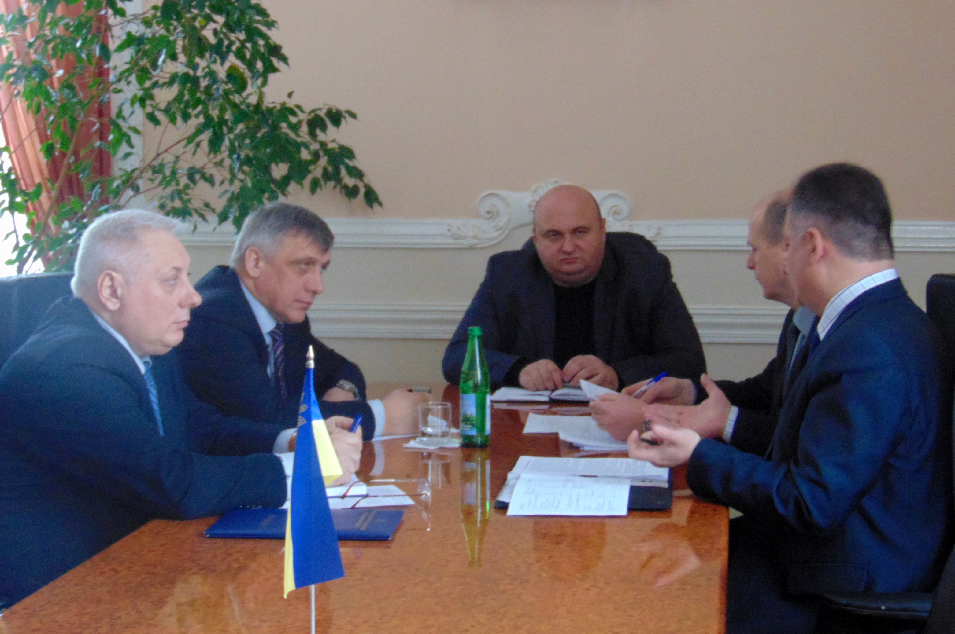 Олександр Корнійчук: Ми підтримуємо проведення в області дорожнього експерименту з будівництва доріг за рахунок перевиконання митних платежів
