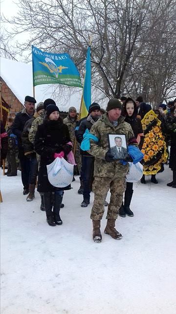 Новоушиччина провела в останню путь ще одного героя