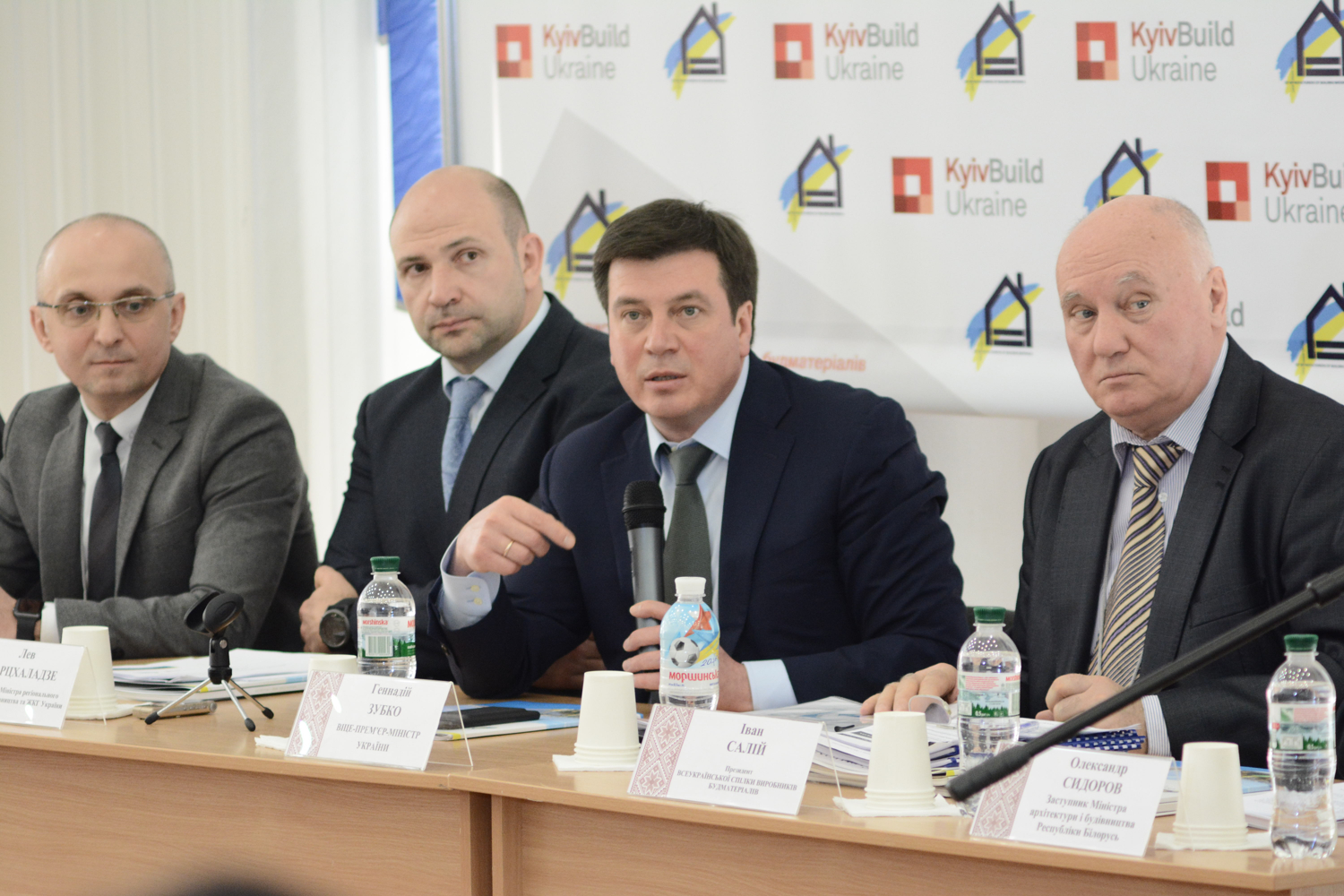 Геннадій Зубко закликав будівельний бізнес активніше працювати з місцевим самоврядуванням