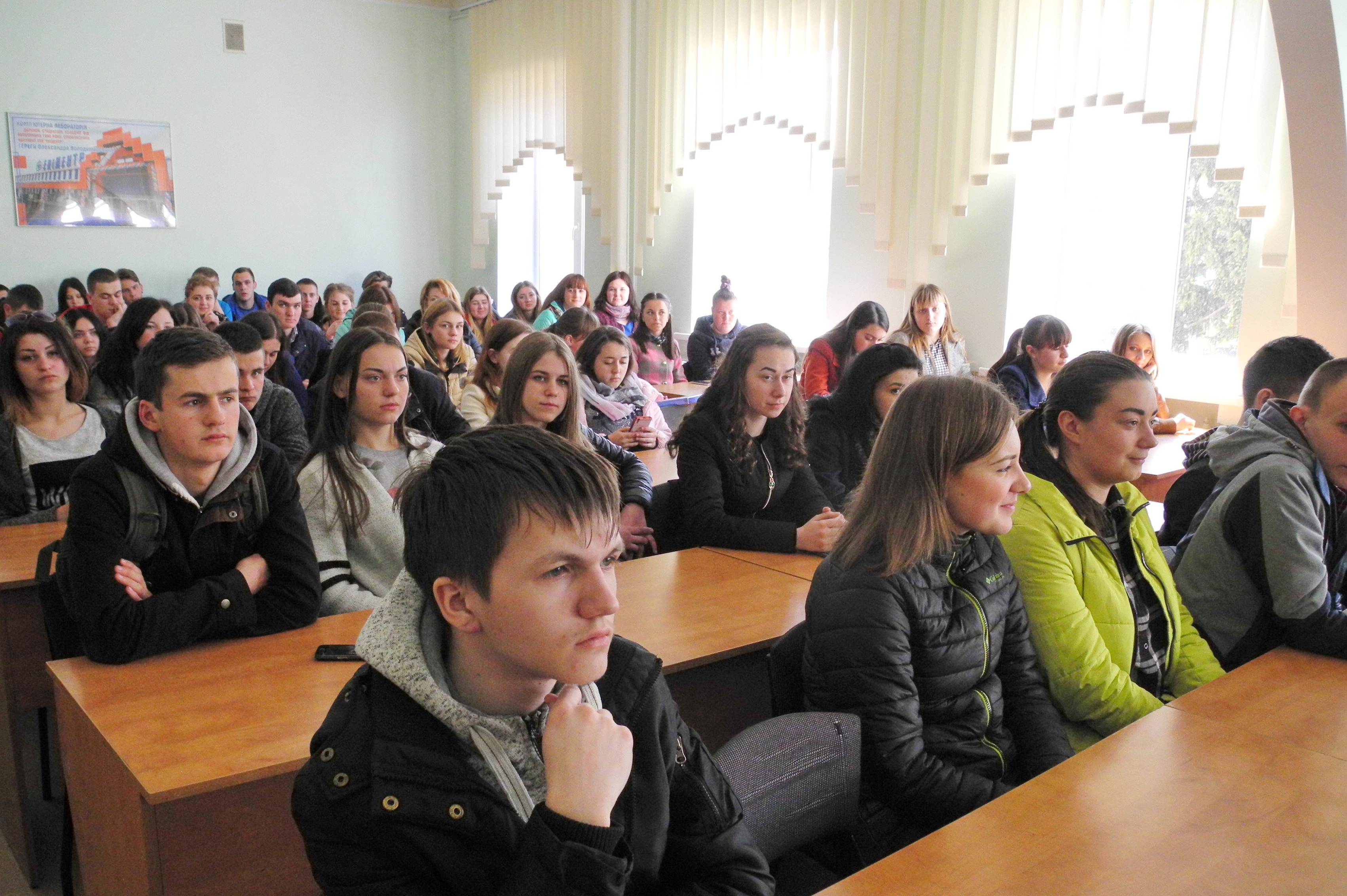 Фахівці Управління Держпраці прочитали лекції студентам Хмельницького кооперативного торговельно-економічного інституту