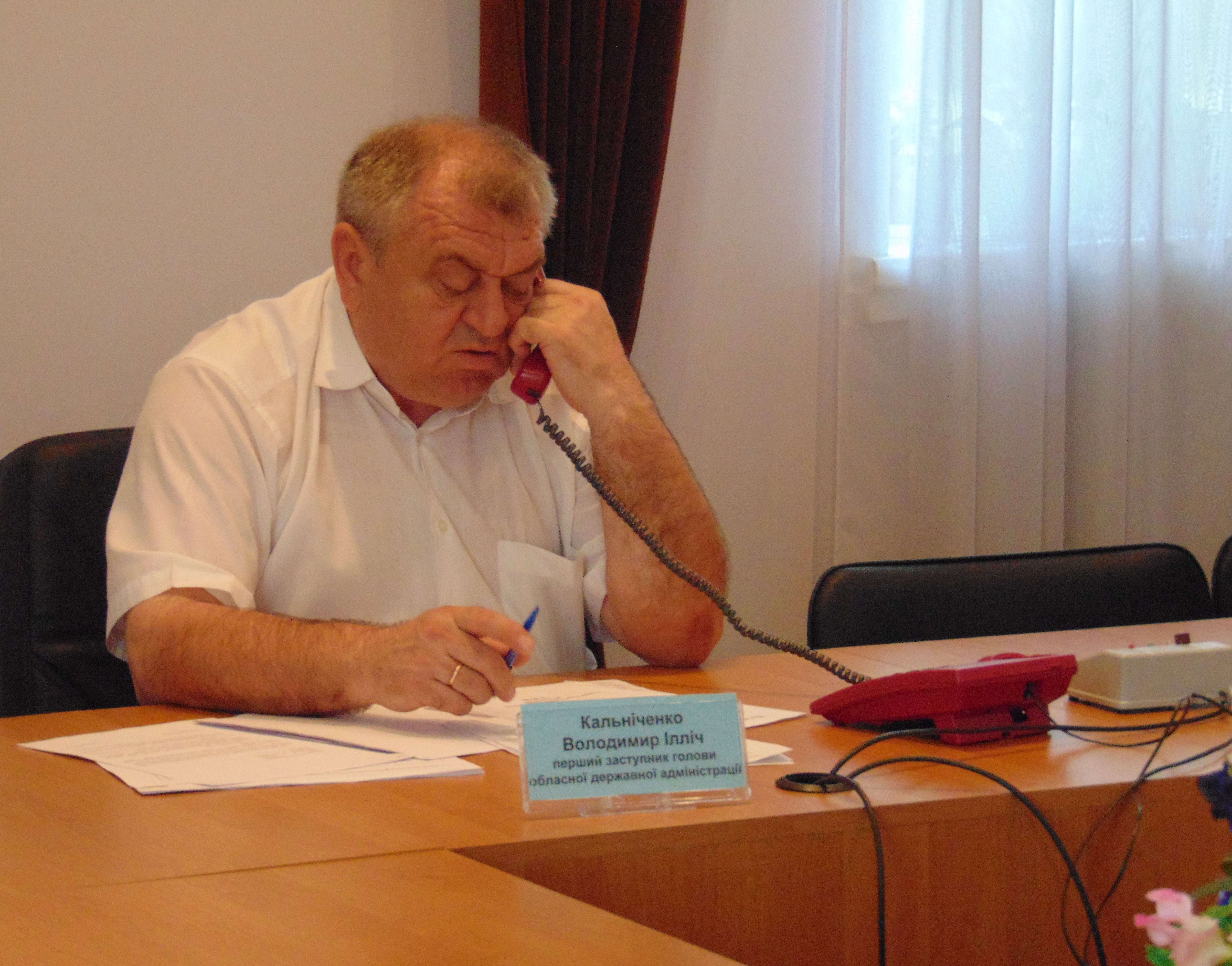 Відбулася “гаряча” телефонна лінія “Запитай у влади”