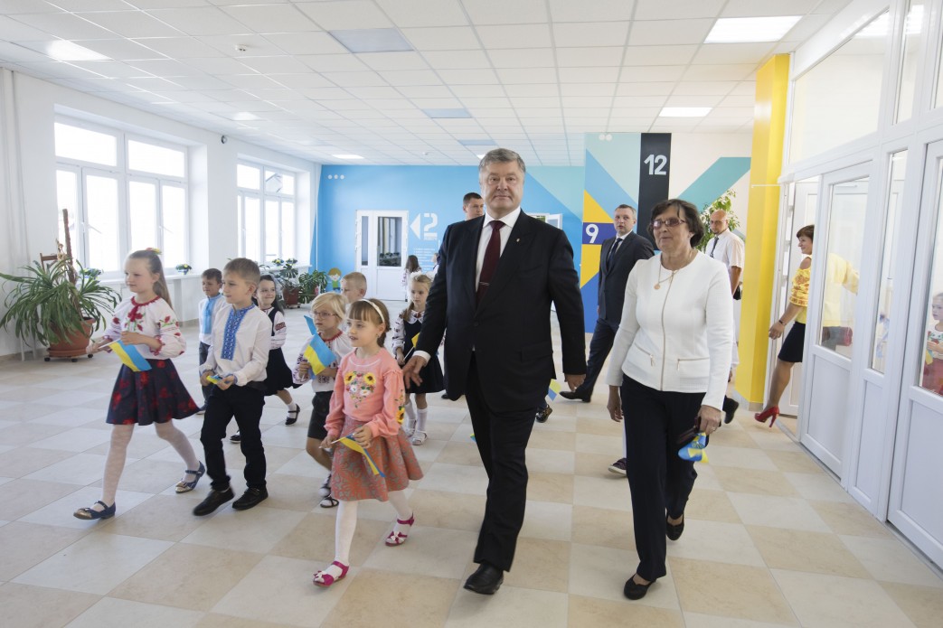У 2018 році планується виділити 520 млн гривень на підвищення кваліфікації вчителів першокласників – Глава держави