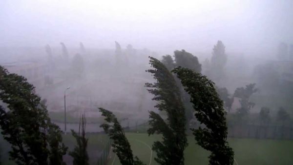 Внаслідок нічної негоди було знеструмлено 45 населених пунктів