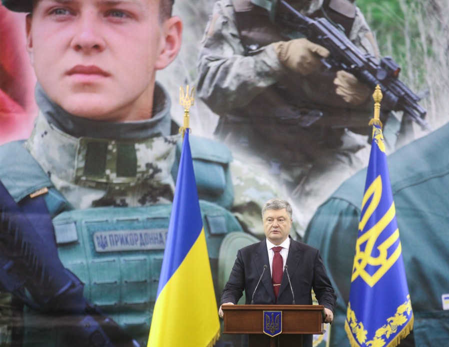 Президент: Події в центрі Києва показали, що реальний план організаторів мітингу – дестабілізація ситуації в Україні