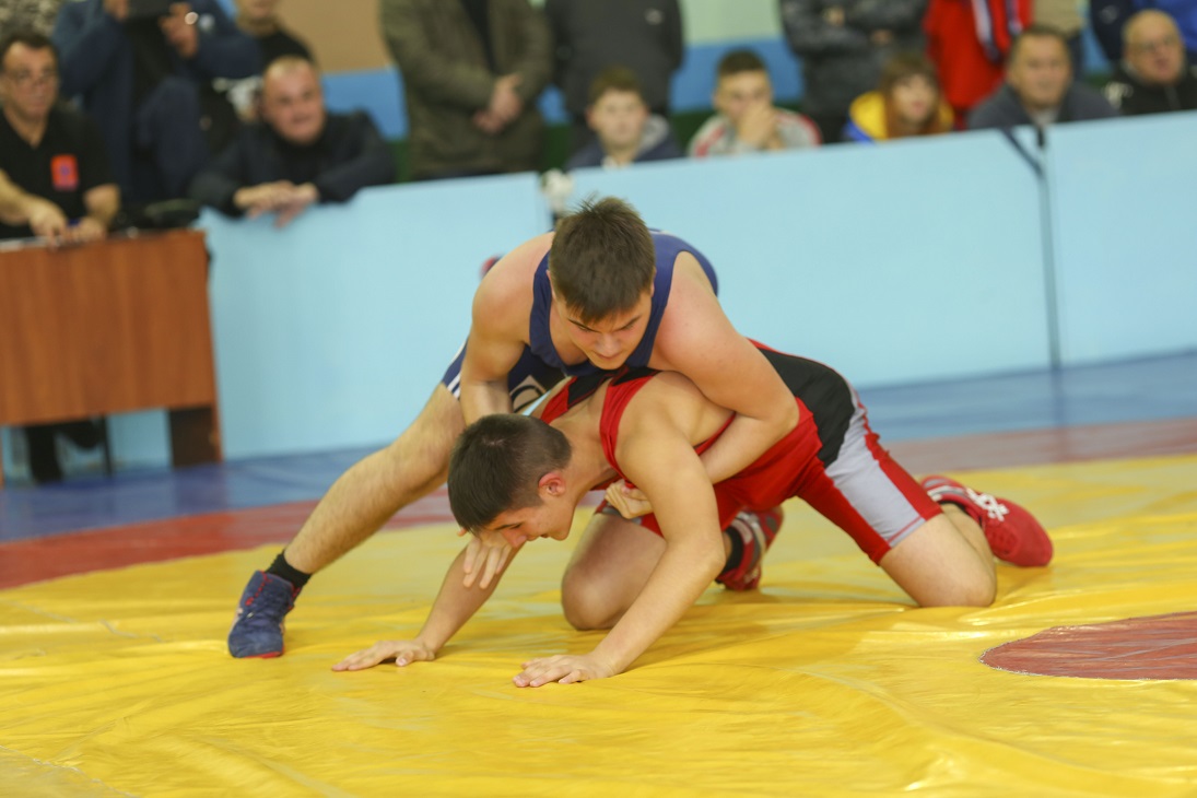 У Хмельницькому пройшов чемпіонат України з вільної боротьби серед юнаків та дівчат