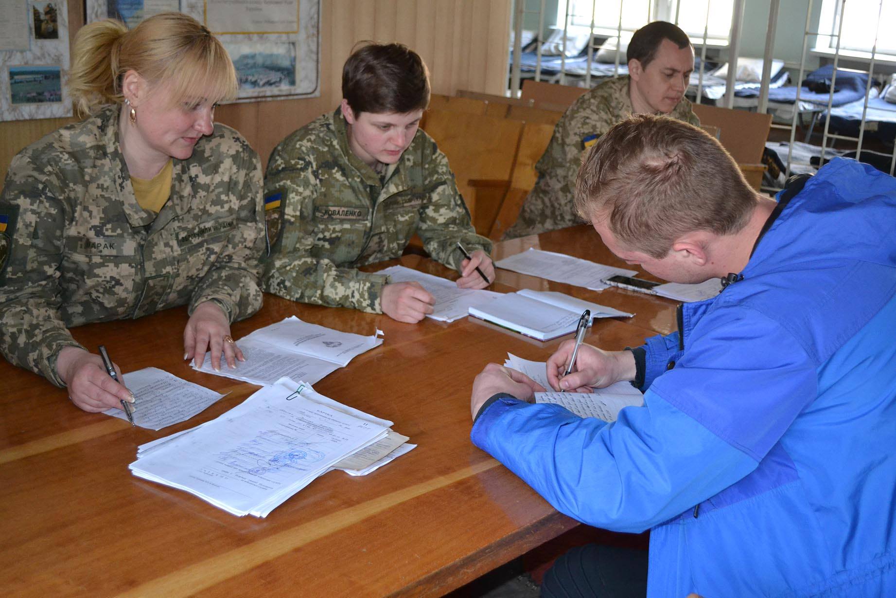 Хмельниччина відправила на строкову військову службу до війська перших 98 призовників