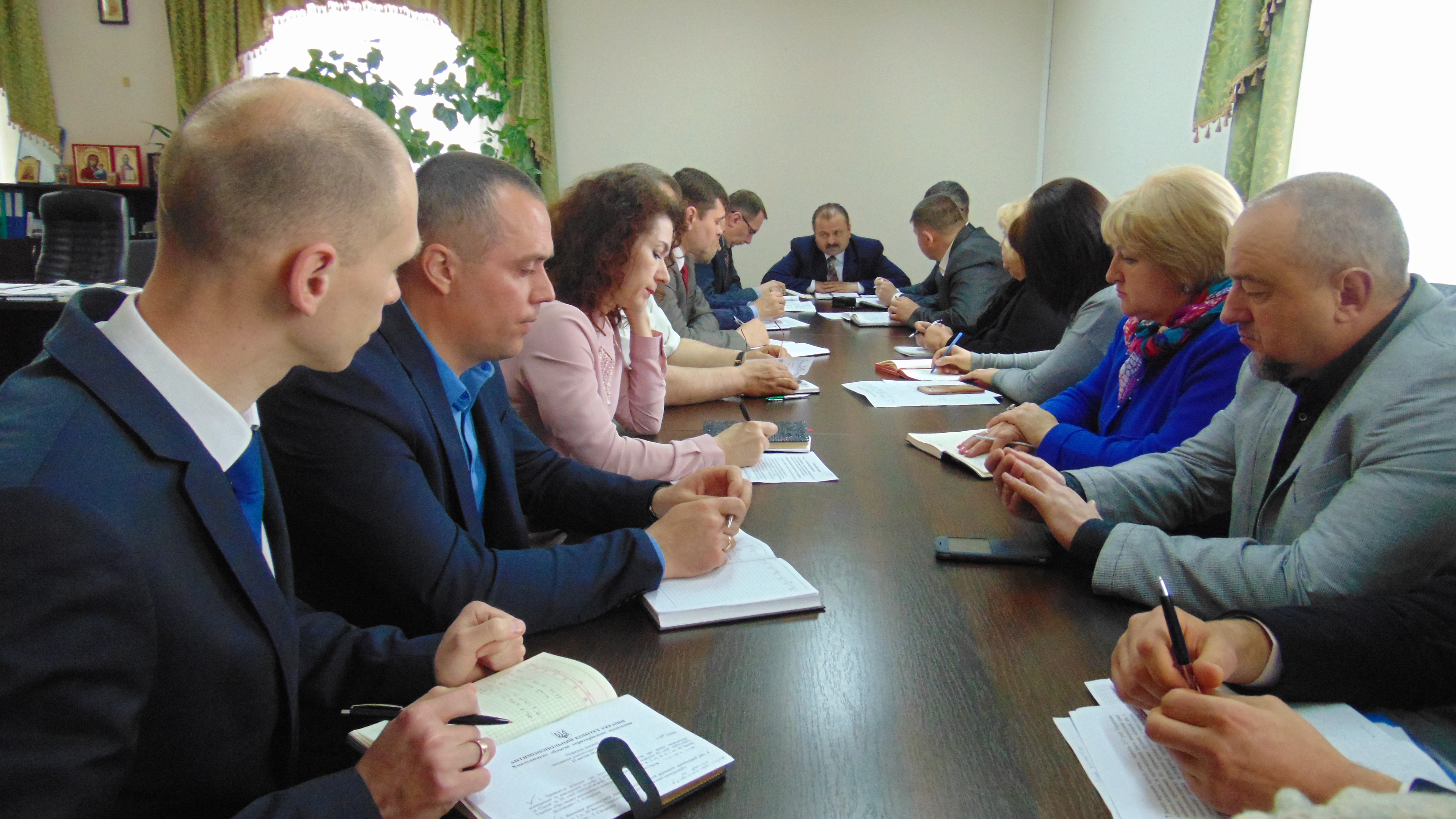 Олег Гуменний провів щопонеділкову робочу нараду