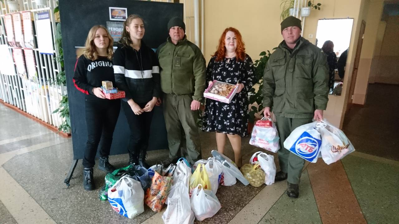 Хмельницькі гвардійці разом із колективом ЗОШ №29 організували гуманітарну допомогу для жителів Луганщини та Донеччини