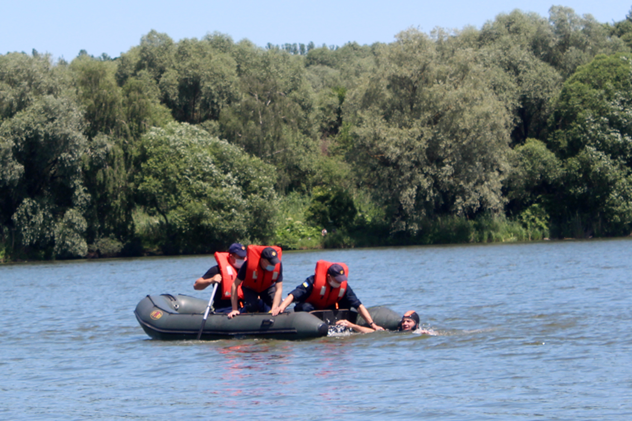 Напередодні святкових вихідних рятувальники Хмельниччини закликають громадян дотримуватися правил безпеки поблизу водойм