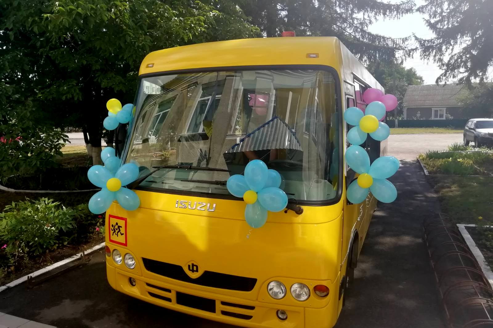 Новенькі шкільні автобуси прибули в Дунаєвецьку, Маківську та Солобковецьку ОТГ