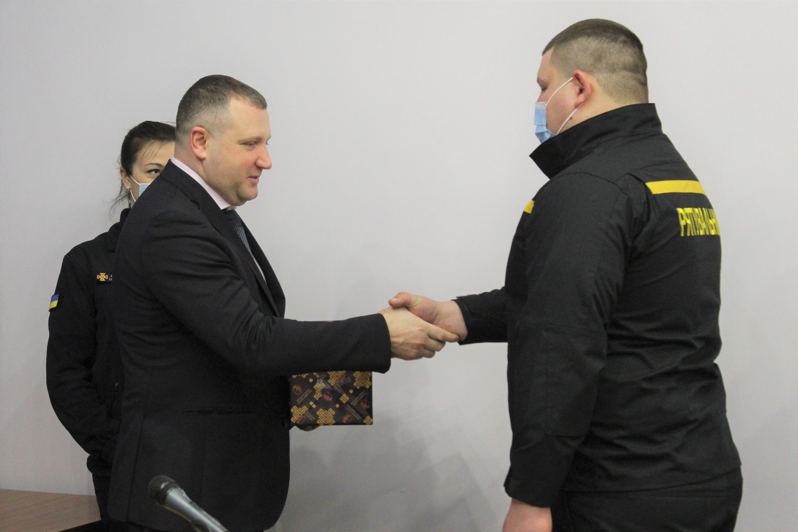 Сергій Гамалій вручив відзнаки кращим рятувальникам та працівникам цивільного захисту Хмельниччини