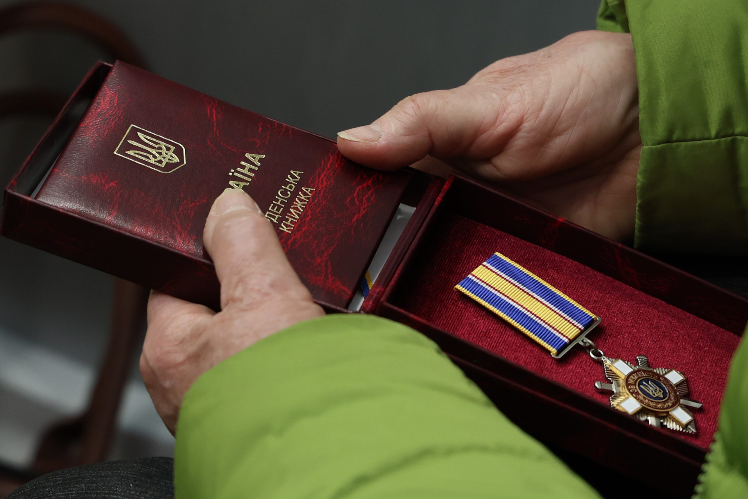 Високими державними нагородами (посмертно) відзначили Захисників з Хмельниччини