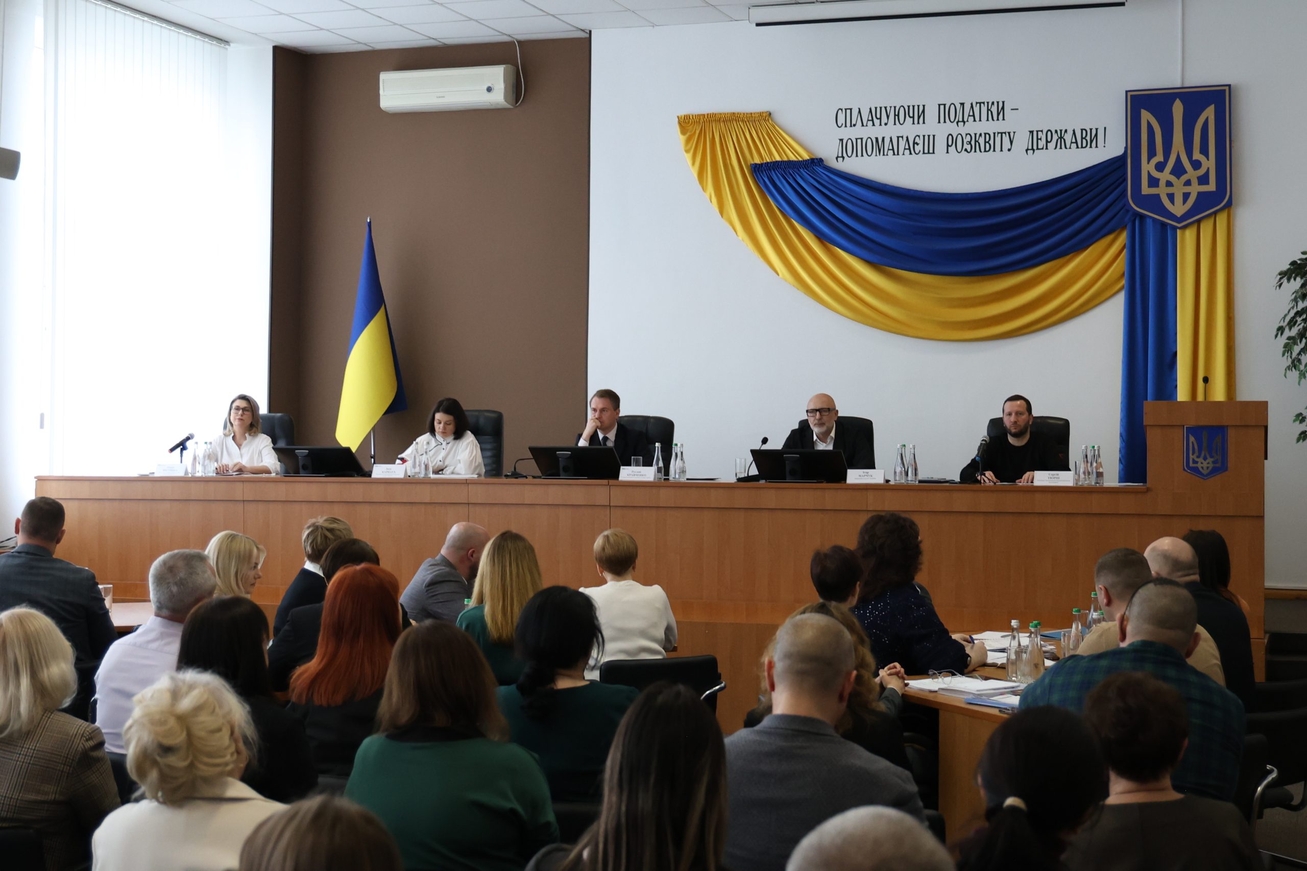 На Хмельниччині бізнес обговорив актуальні питання з Головою Державної податкової служби Русланом Кравченком.