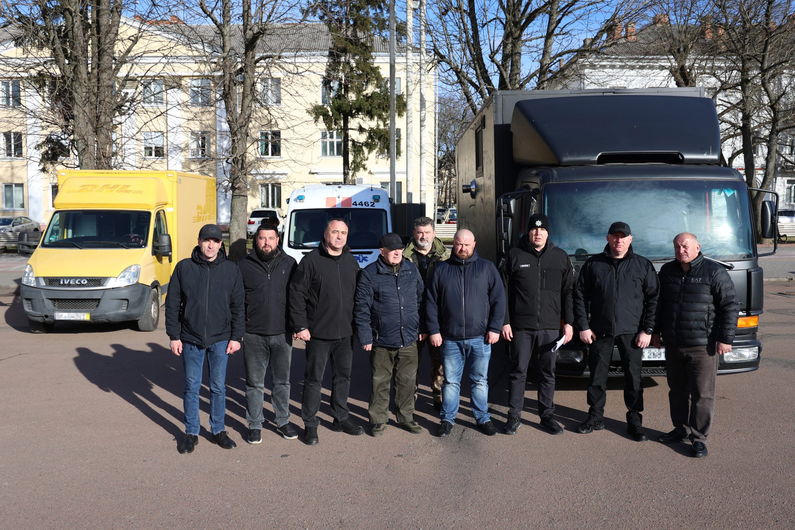 На Хмельниччині військовим передали три автомобілі спеціального призначення
