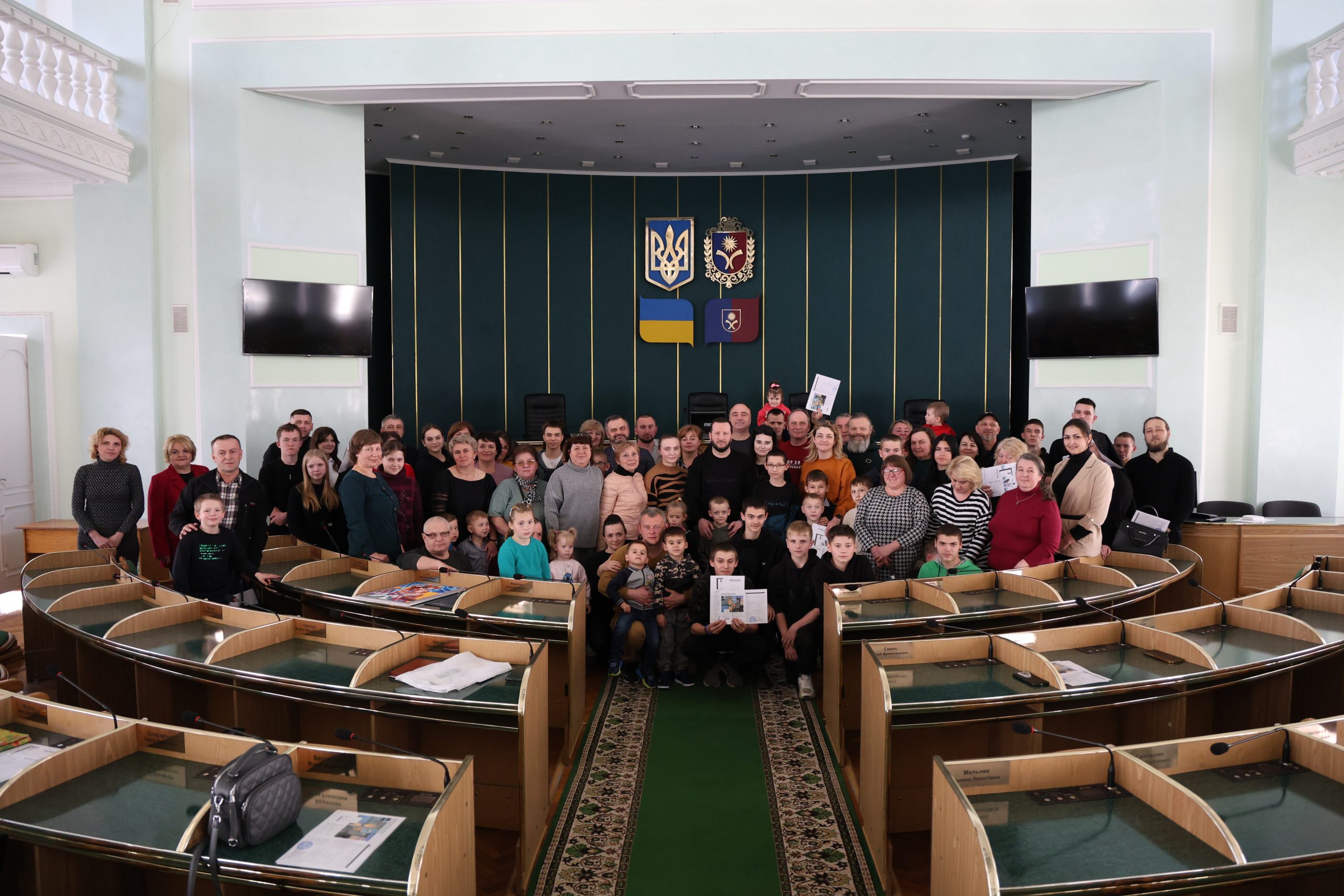 27 дитячих будинків сімейного типу на Хмельниччині отримали обладнання резервного живлення