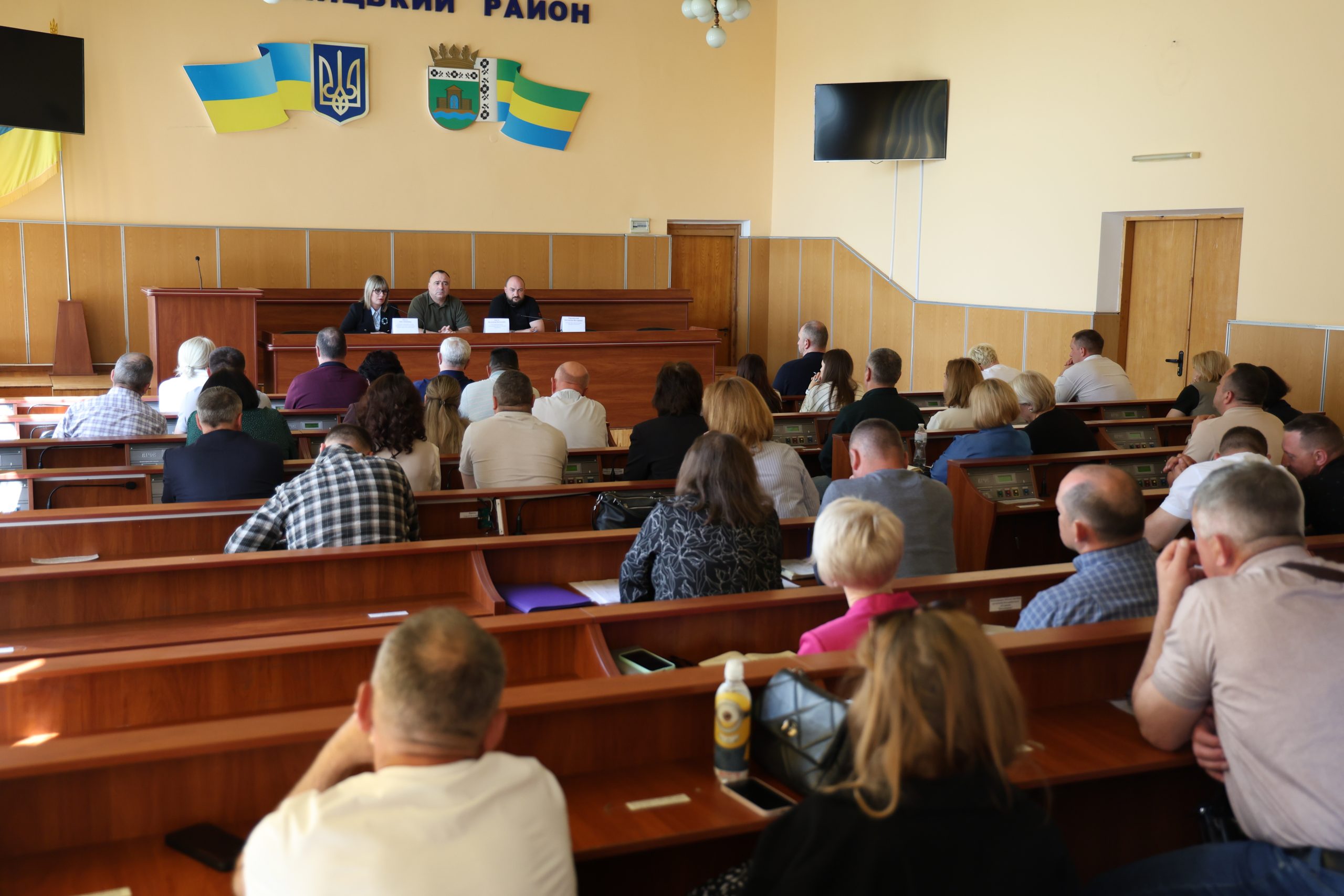 Володимир Юр’єв провів нараду з головами громад Хмельницького району щодо впровадження фахівців із супроводу ветеранів