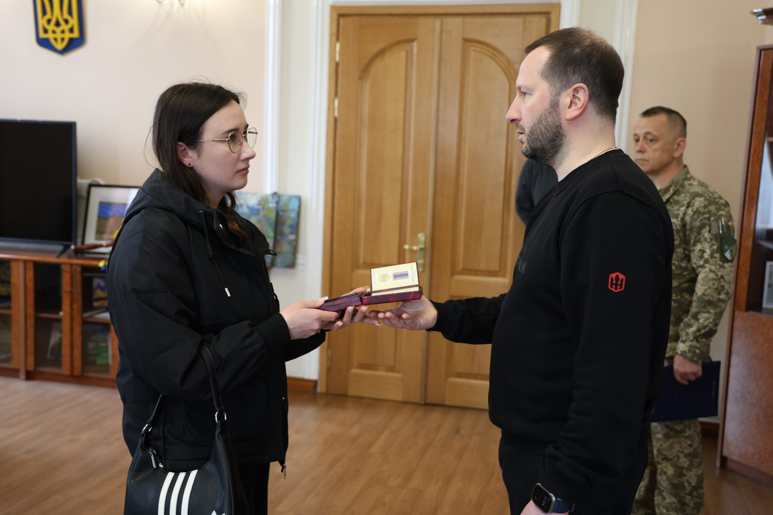 Високими державними нагородами відзначили Захисників з Хмельниччини, які вважаються зниклими безвісти
