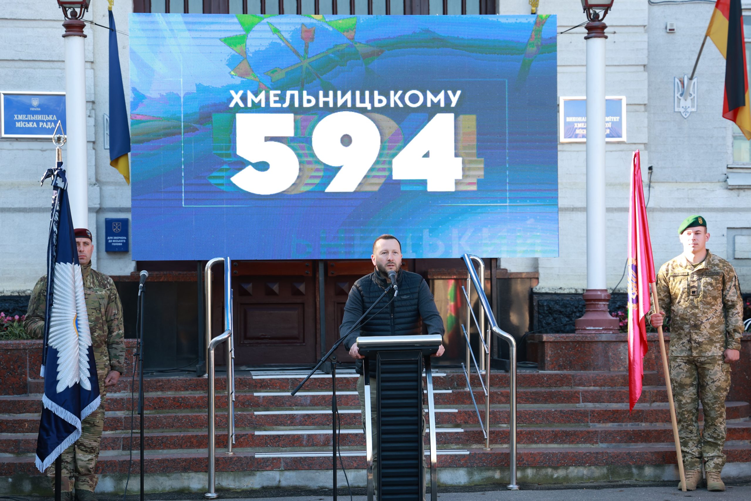 Хмельницький відзначає свій 594-й день народження