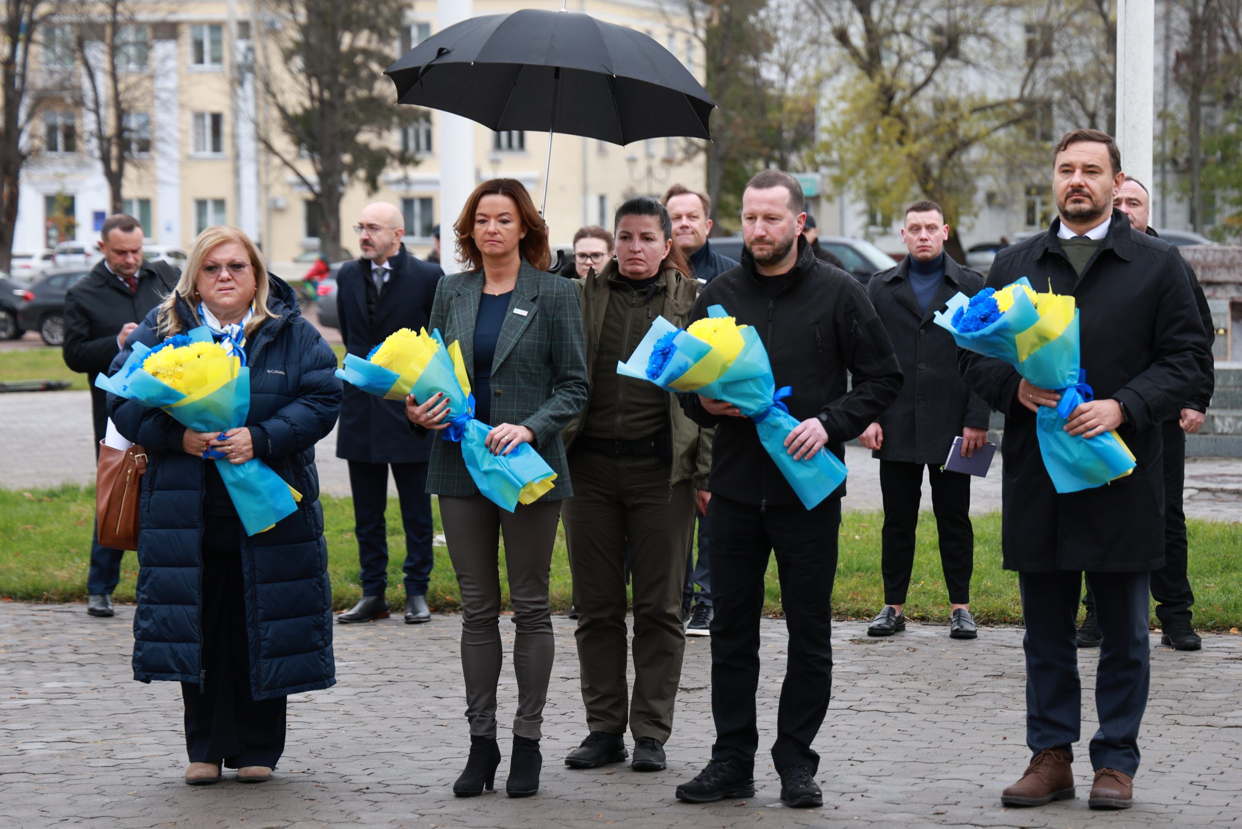 Віце-прем’єр-міністр, Міністр закордонних справ Республіки Словенія Таня Файон з начальником ОВА Сергієм Тюріним вшанували пам’ять загиблих Героїв Хмельниччини