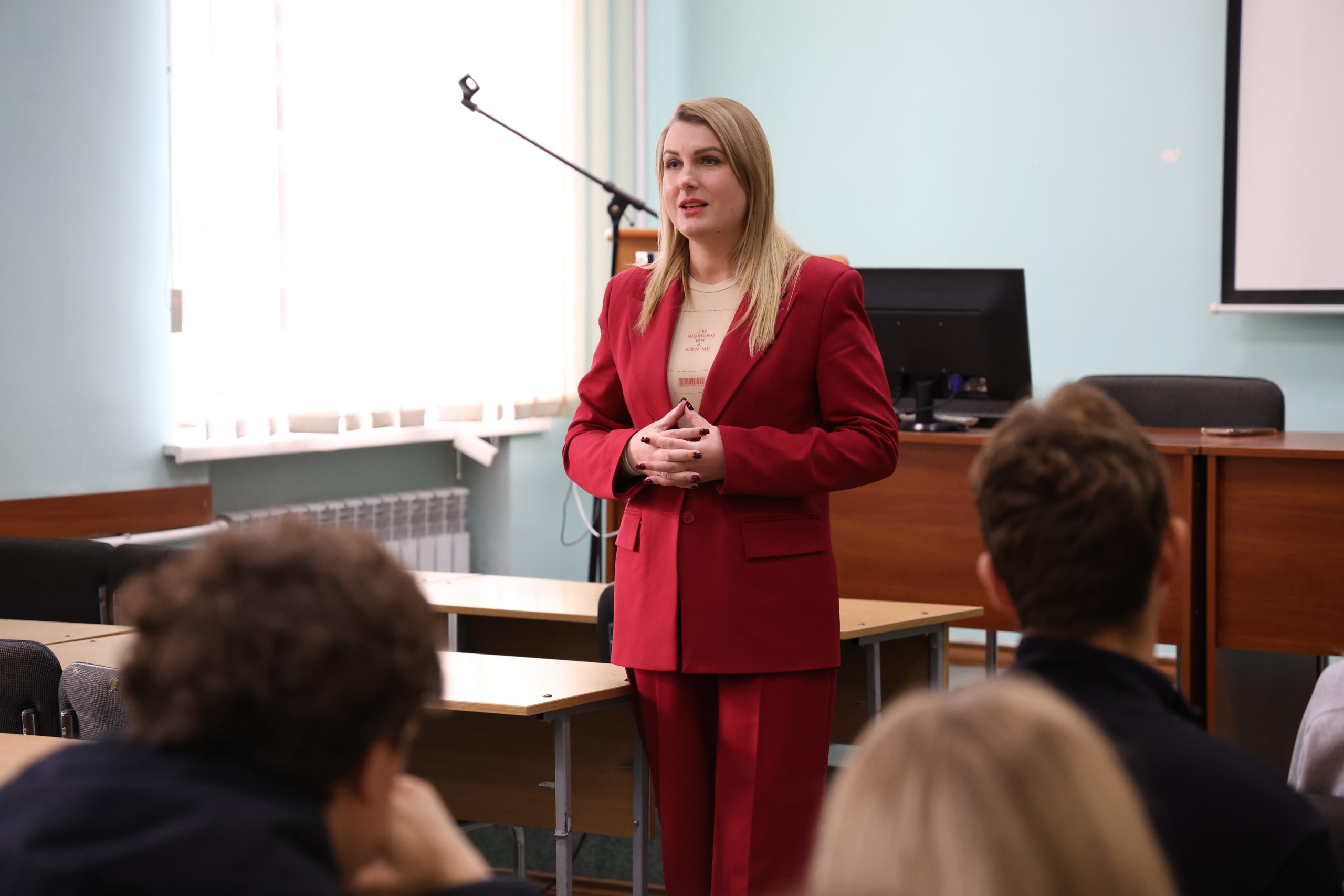 Оксана Вжешневська провела лекцію для студентів Хмельницького університету управління і права