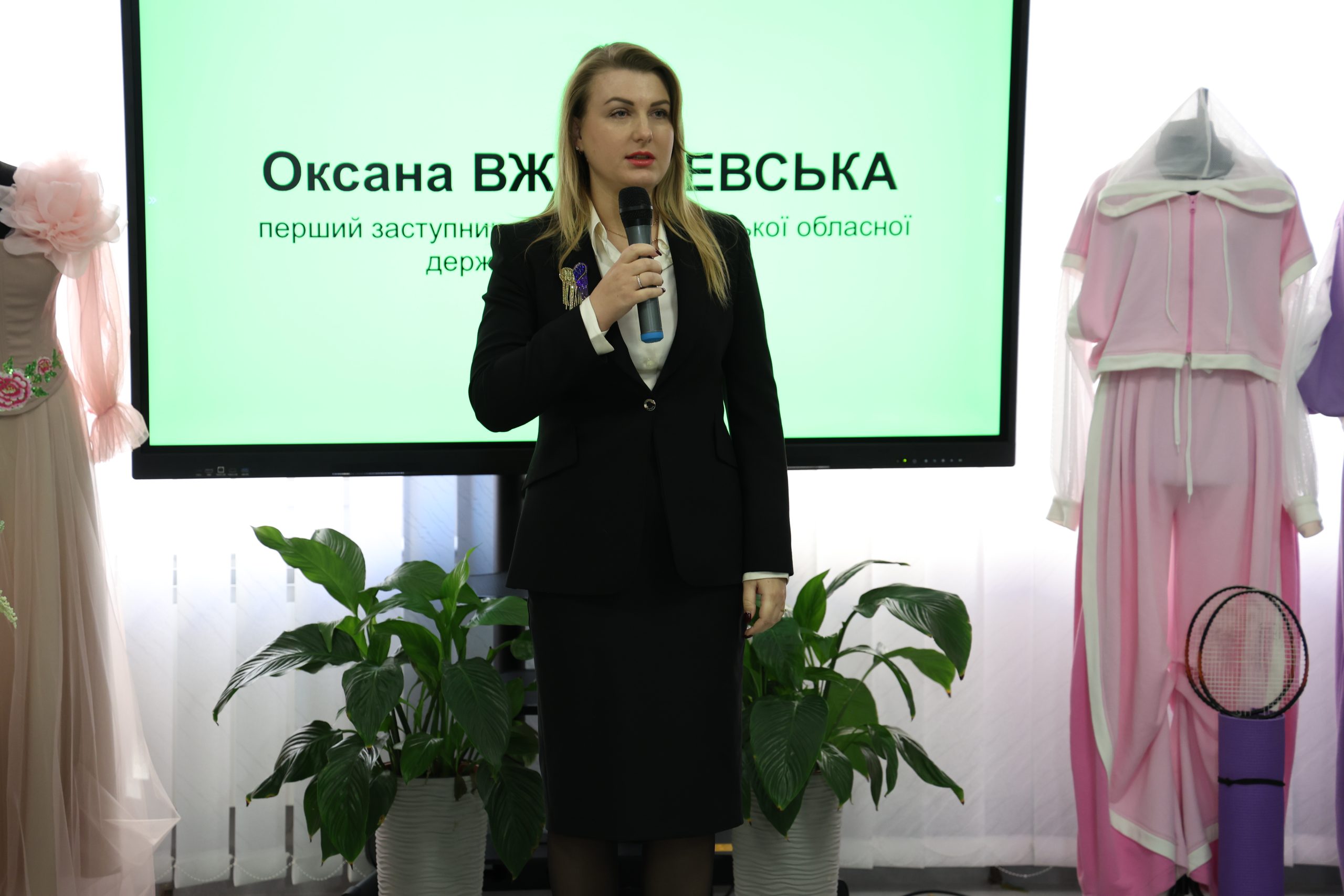 На Хмельниччині обговорили партнерство освіти й бізнесу у сфері легкої промисловості
