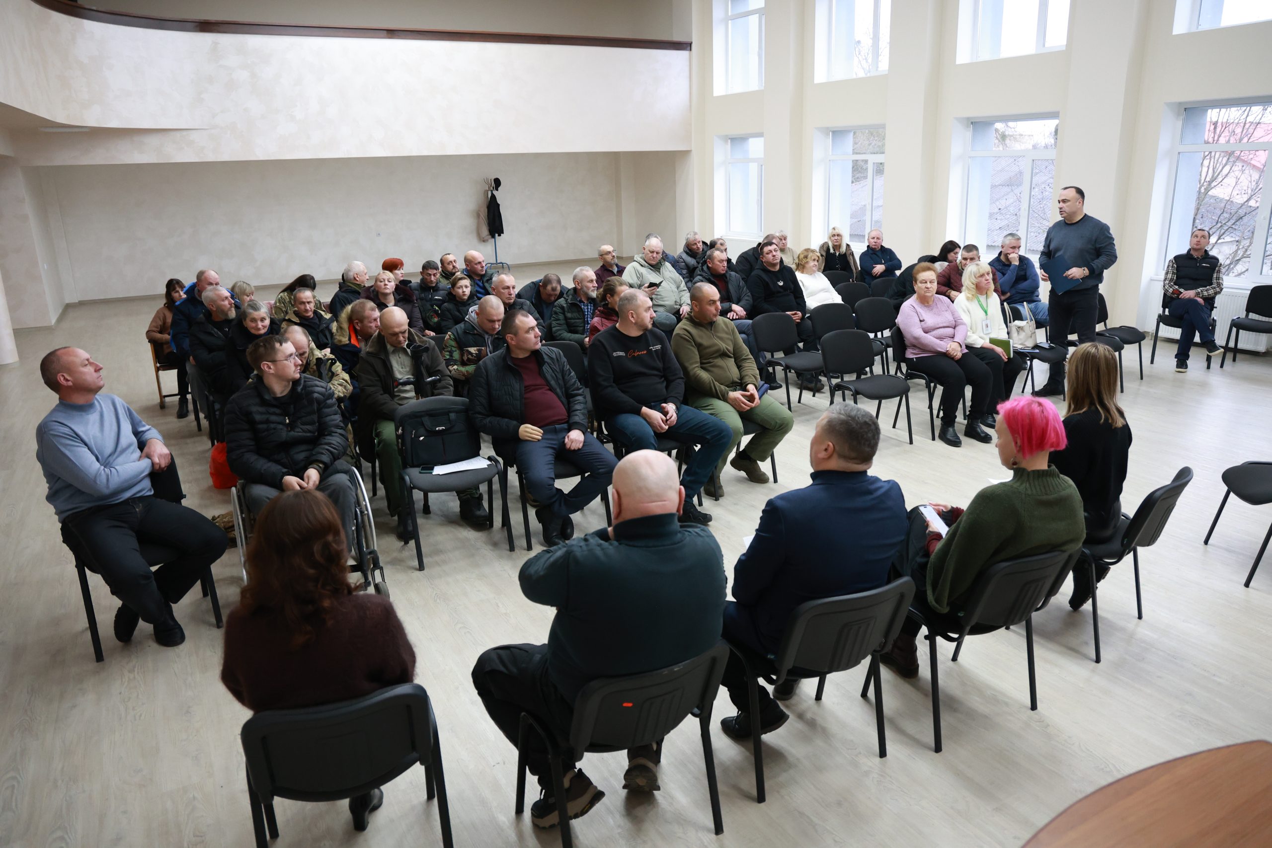 У Ярмолинецькій громаді відбулися ветеранські слухання «Почути кожного»