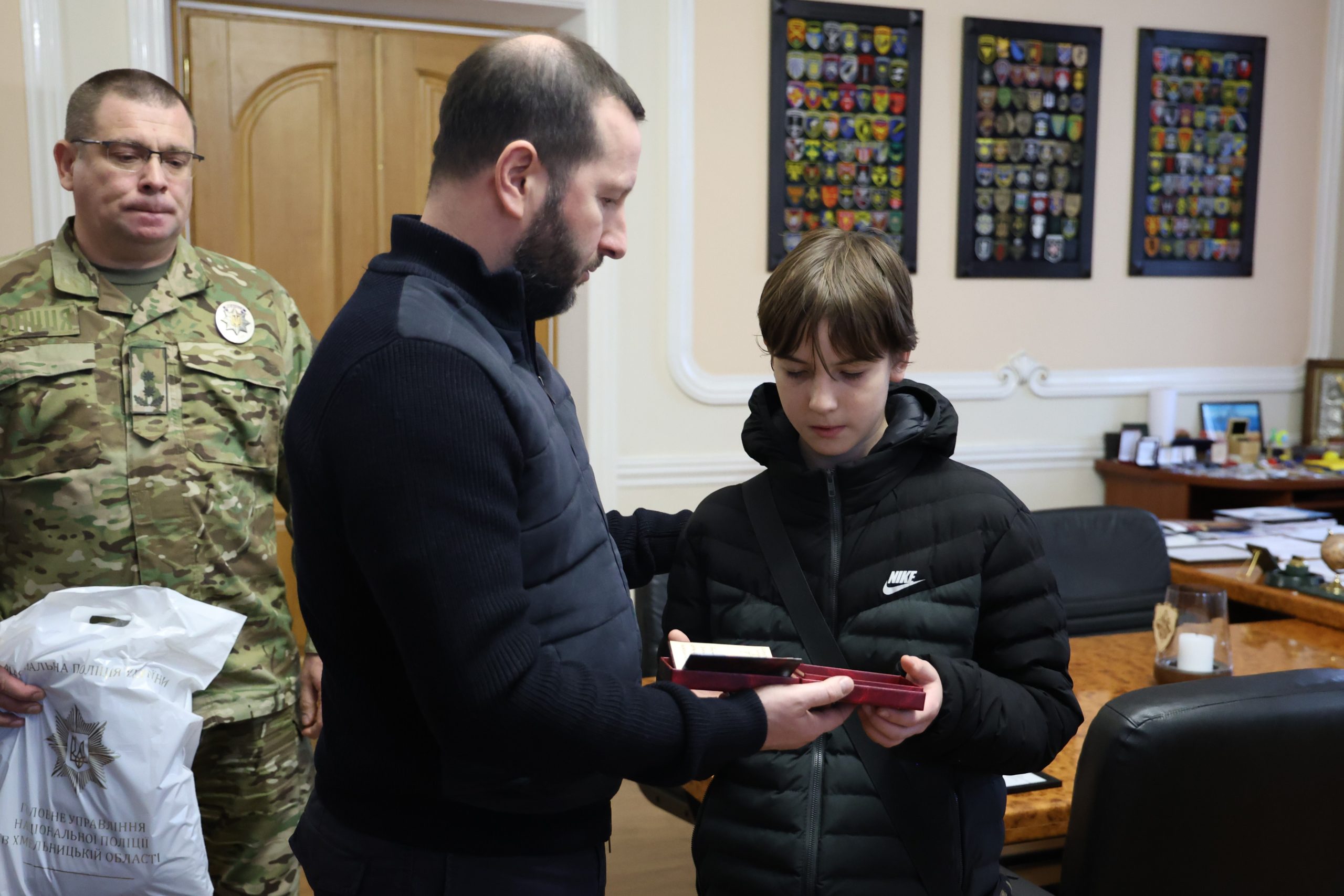 Високими державними нагородами (посмертно) відзначили захисників з Хмельниччини