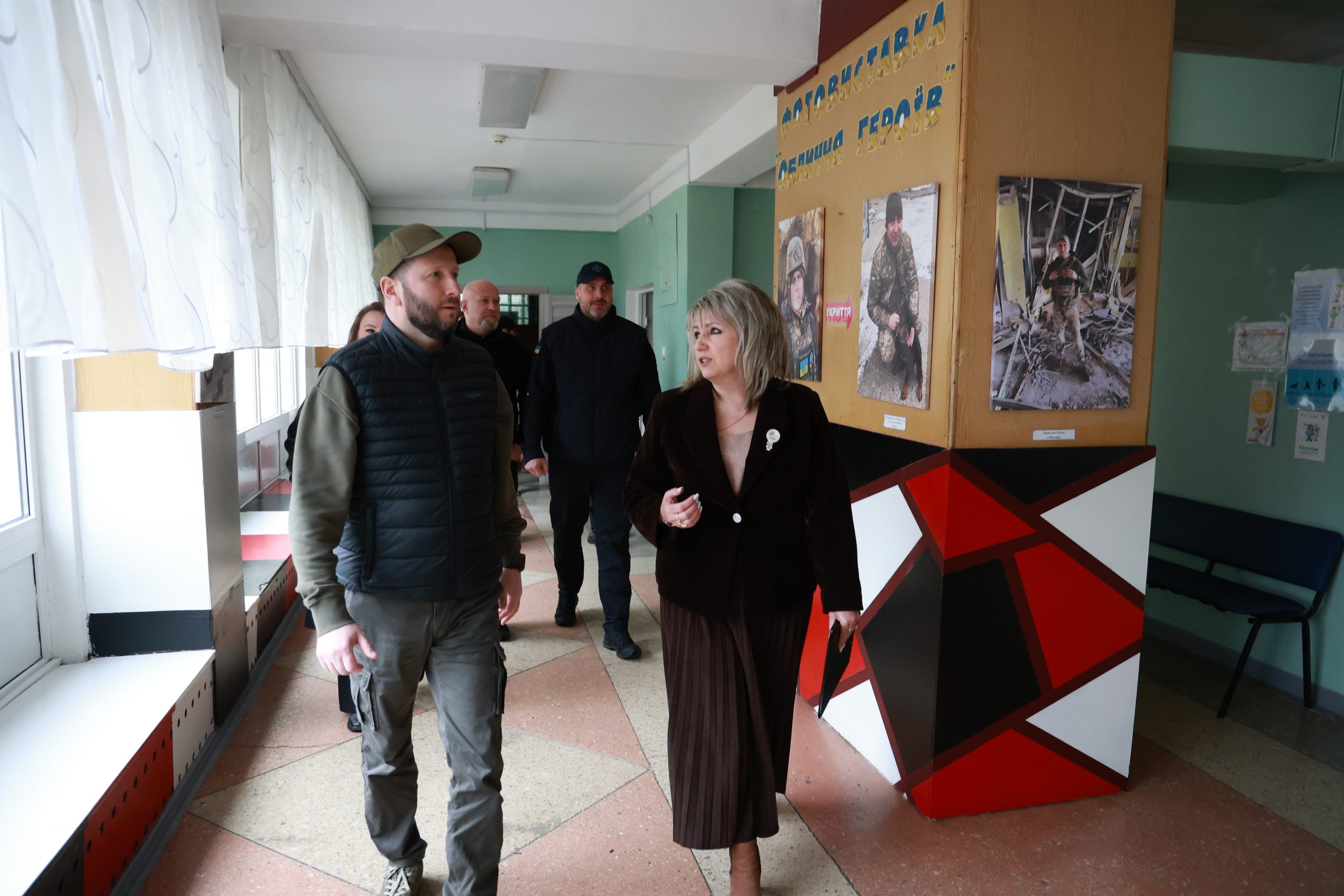 Сергій Тюрін оглянув оновлене укриття та сучасний навчальний осередок у закладі освіти Нетішина