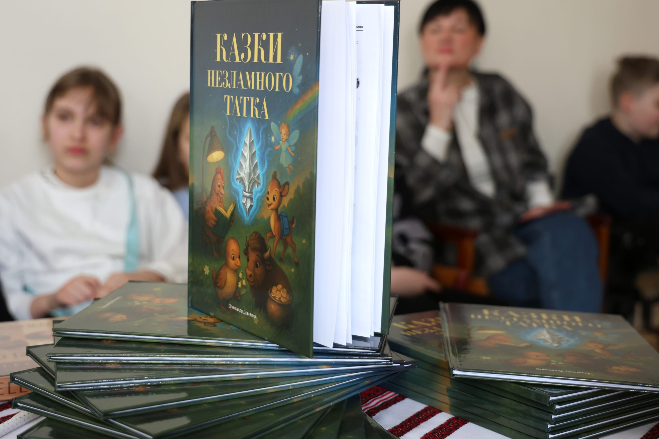 У Хмельницькому відбулася презентація книги ветерана «Казки незламного татка»