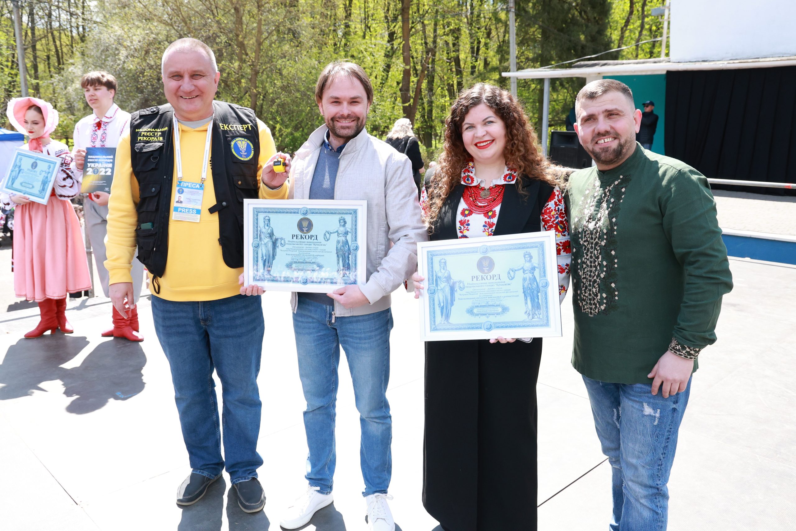 888 учасників у єдиному танцювальному колі: Хмельниччина встановила рекорд України