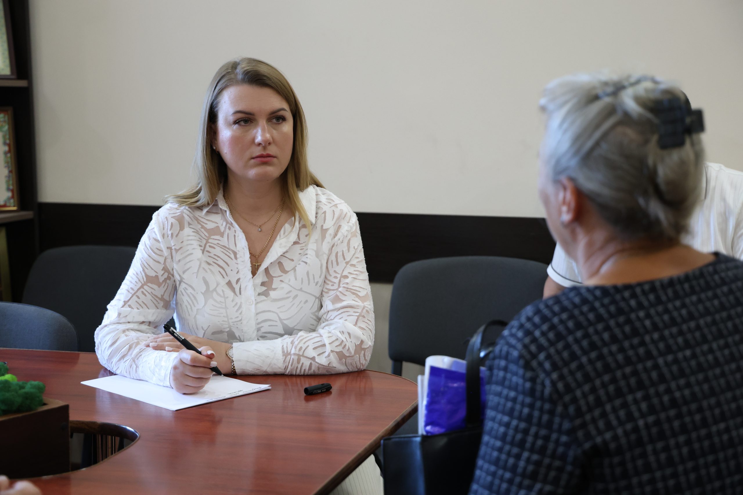 Оксана Вжешневська провела виїзний прийом громадян в Антонінській громаді